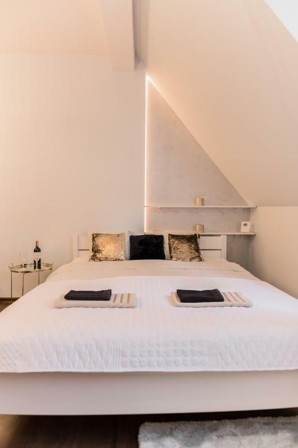 Goldeneye Apartment Center Wroclaw Ngoại thất bức ảnh